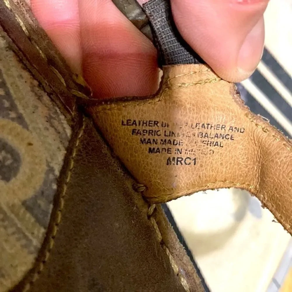 Born sandals